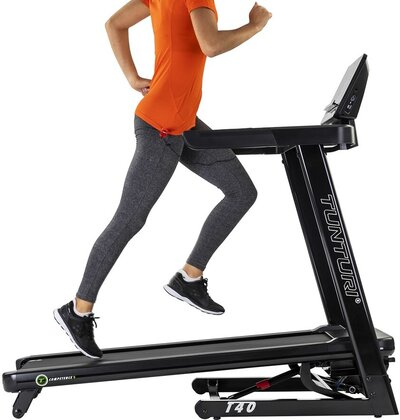 hardlopen_met_helling_tunturi_t40_loopband